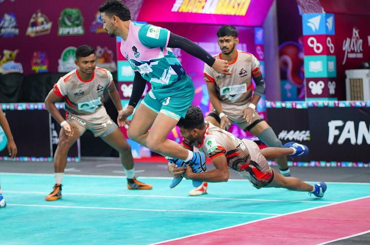 Hussle for a Second-Spot finish intensifies the Divison-3’s points table, as Tahrs qualify for the Finals