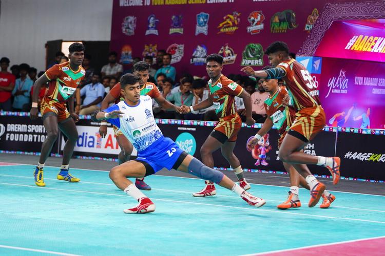 Hampi Heroes reach the top of the points table with consecutive victories
