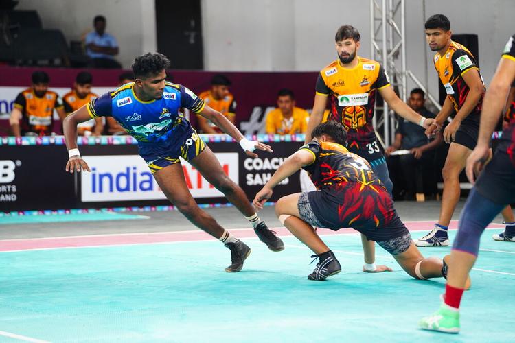 Tuskers & Spartans to tussle for the Champions title in the penultimate Division-1 final