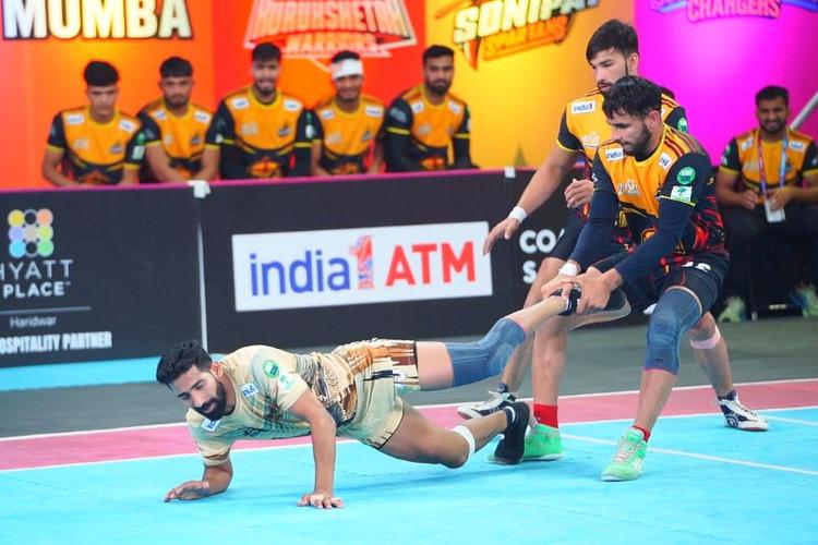 Dominance on display! Shivam Singh hits 150 raid points milestone
