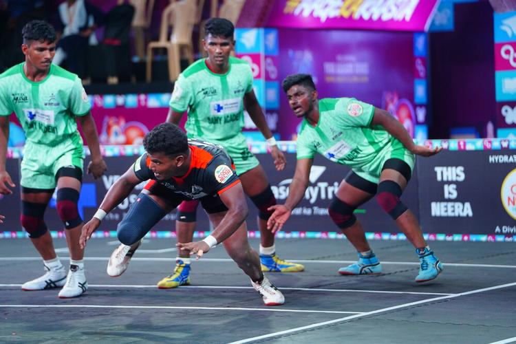 B Arunkumar - Match 33 - AMKC Gobi vs Samy Academy - YKS TN CLUBS 2024