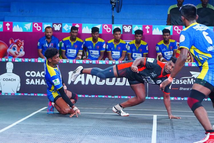 B Arunkumar - Match 75 - Sivagangai Warriors vs AMKC Gobi - YKS TN CLUBS 2024